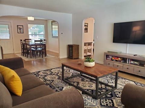 Spacious and clean living and dining room