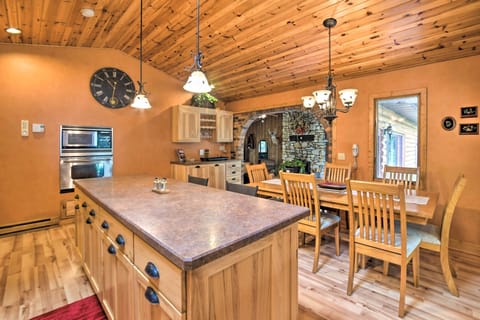 Kitchen & Dining Area | Dishware/Flatware | High Chair