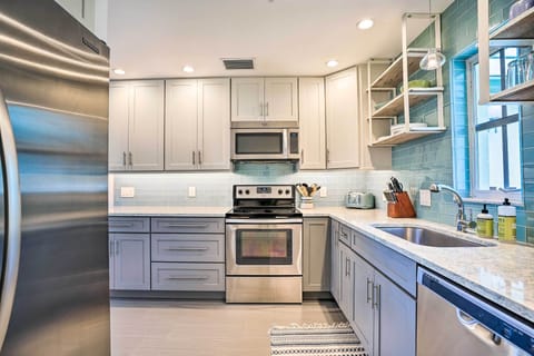 Kitchen | Dishware/Flatware