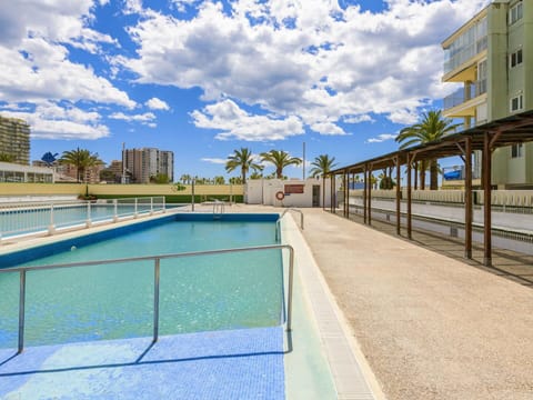 Cloud, Water, Sky, Building, Daytime, Property, Swimming Pool, Azure, Blue, Shade