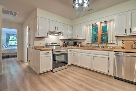 Kitchen | Fully Equipped | Dishware & Flatware | Trash Bags | Paper Towels