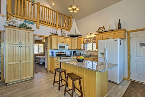 Kitchen | Fully Equipped | Dishware & Flatware | Blender | Crock-Pot