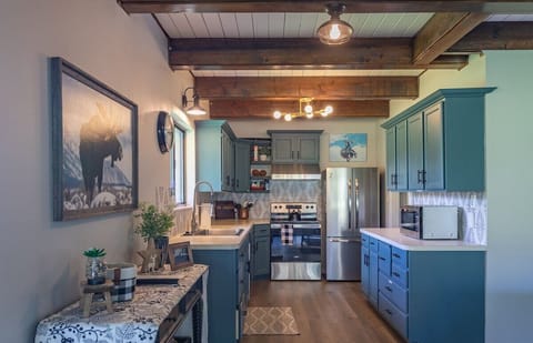 Awesome kitchen to prepare a complete meal or just to grab a snack.