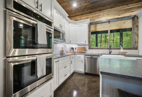 Chef's paradise! Stainless steel meets rustic charm, where every meal is cooked with a view. Perfect for culinary creations and midnight snacks alike.