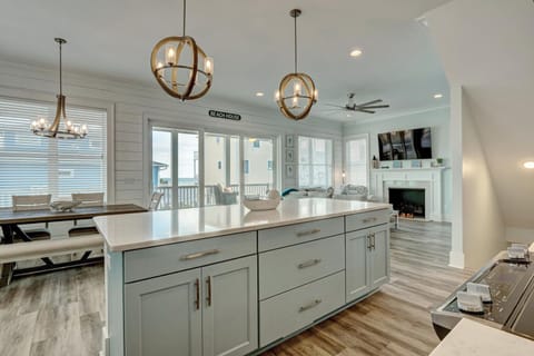 Center kitchen island 