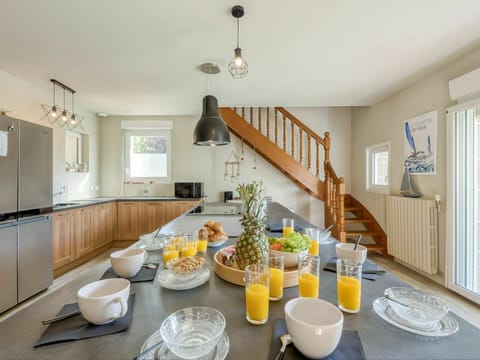 Tableware, Table, Food, Property, Cabinetry, Dishware, Window, Countertop, Plate, Houseplant