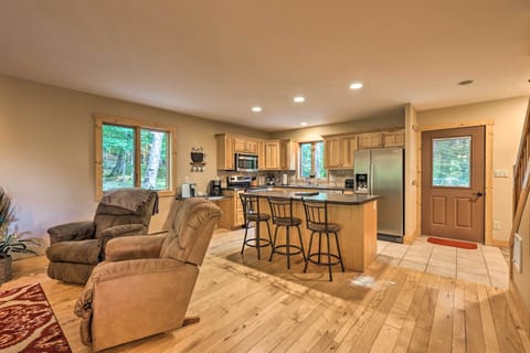 Kitchen | Paper Towels/Trash Bags Provided | Breakfast Bar