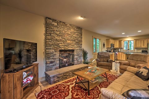 Beech Mountain Vacation Rental | 2BR | 3BA | 1,860 Sq Ft | 4 Steps to Access