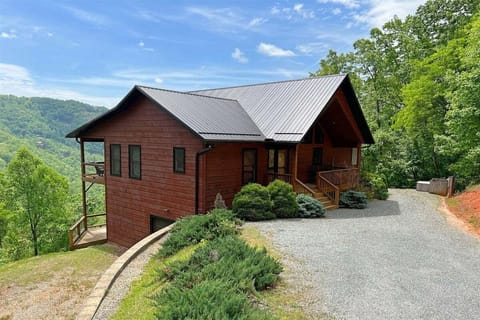 This Bryson City cabin offers a wide, level driveway for simple access to Smoky Mountain High, making arrival easy without steep mountain climbs.