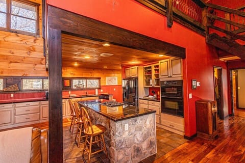 Upgraded Appliances & Gas Stovetop