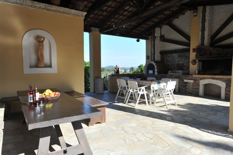 OUTDOOR SEATING – BARBEQUE