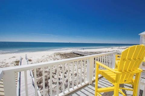 Upper Deck - Enjoy panoramic views from the upper deck.