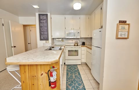 Room, Indoors, Flooring, Kitchen, Shelf