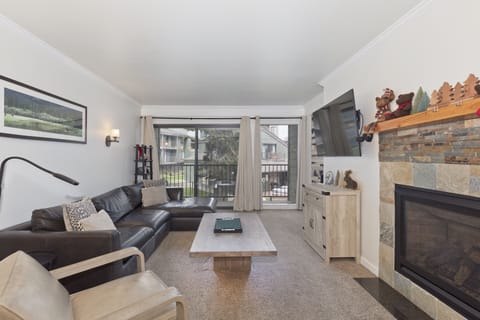 Furniture, Indoors, Living Room, Couch, Table