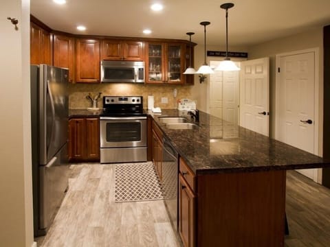 Room, Indoors, Microwave, Oven, Refrigerator