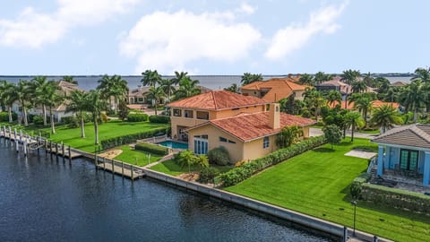 Punta Grande is located on a Deep Sail Canal just minutes from Charlotte Harbor