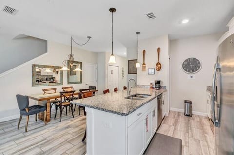 Kitchen and dining can sit 10