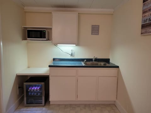 Master suite wet bar/kitchenette