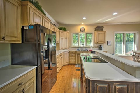 Fully Equipped Kitchen | Coffee Grinder