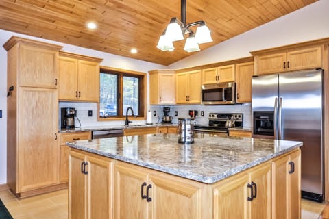 Spacious kitchen area to make meal prepping easy