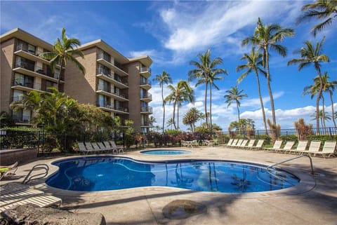 Beautiful pool and hot tub for guests. 