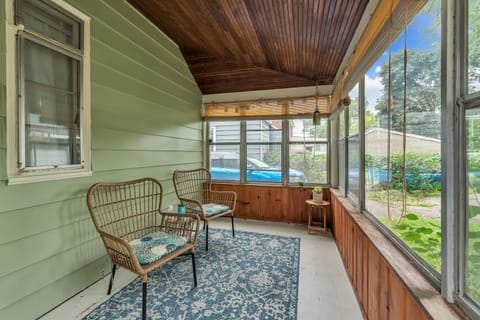 Screened in porch