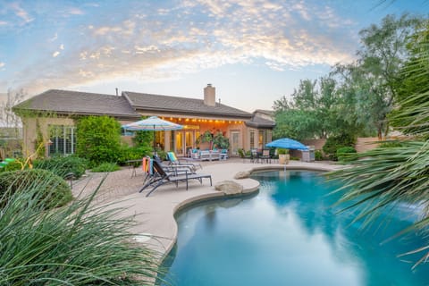 Desert Flower - Relax and enjoy your private oasis in Phoenix, Arizona!