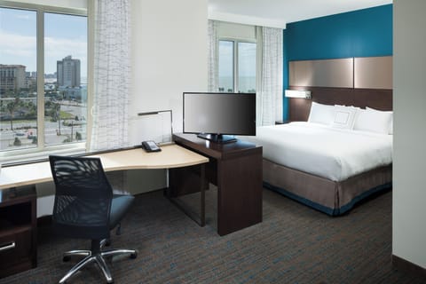 King size bed, perfect escape after a long day of sightseeing