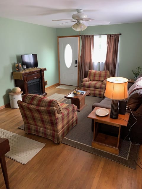 Hang out in the comfortable living room with wifi and wired high speed internet