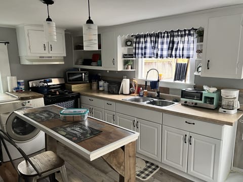 Kitchen-Stove Sink Cooking areas