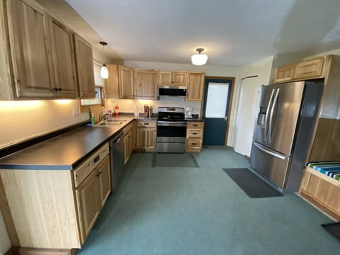 Remodeled Hickory Kitchen w/all new appliances.

