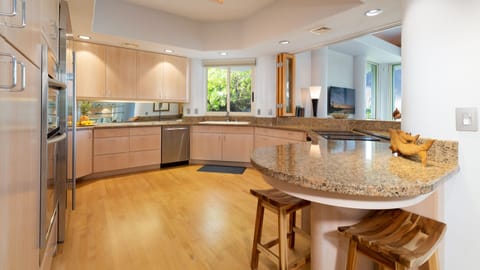 Large open kitchen for preparing delicious island style meals