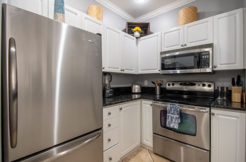 Fully equipped kitchen with Stainless Steal Appliances 