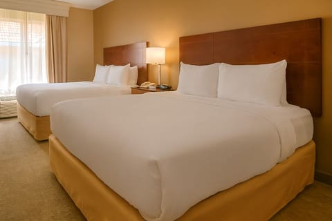 Unit with 2 Queen size beds. The exact unit will be assigned upon arrival. Views, colors, and decor may vary