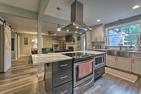 Fully Equipped Kitchen | Dishware & Flatware Provided