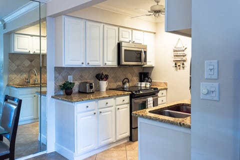 Updated kitchen to whip up your favorite seafood dish!