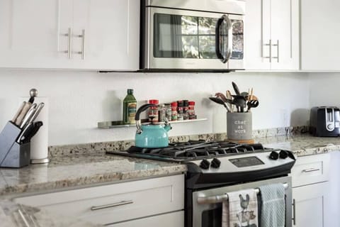 Full kitchen with all the things