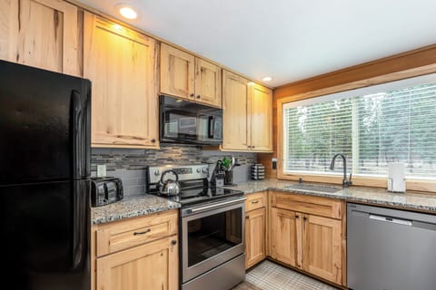 Kitchen - Main Level