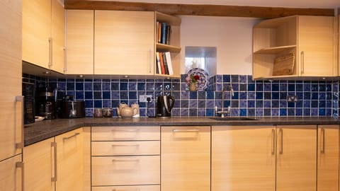 Kitchen, Honeysuckle Cottage, Bolthole Retreats