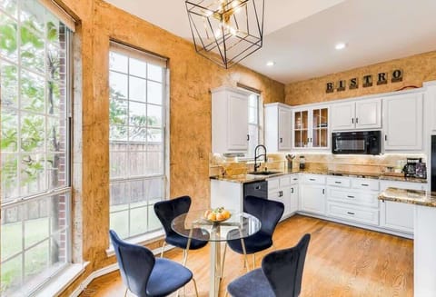 Bright, well-stocked kitchen with modern appliances and a cozy breakfast table for 4—ideal for morning coffee, quick meals, or cooking together.