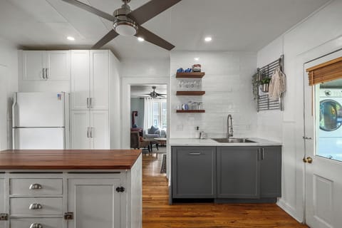 Cabinets, sink, entryway