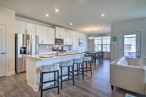 Kitchen | Fully Equipped w/ Cooking Essentials