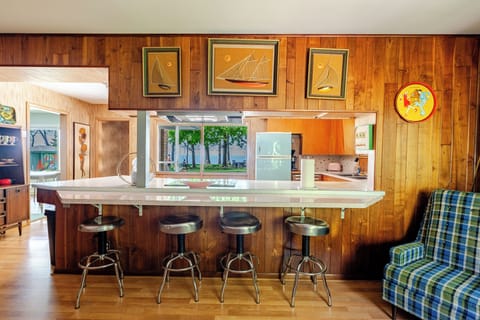 Chill and grab a snack while you overlook Lake Michigan.