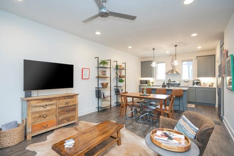 Flat screen TV with streaming options