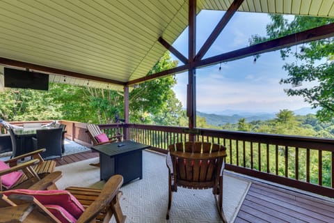 Waynesville Vacation Rental | 3BR | 3BA | 2,018 Sq Ft | Step-Free Access w/ Ramp