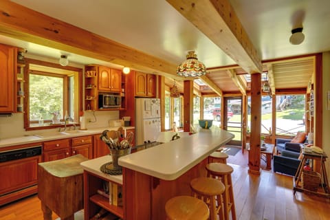 Fully Equipped Kitchen | Toaster Oven | Wood-Burning Brick Oven