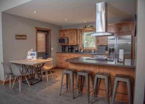 Open concept kitchen with all the amenities