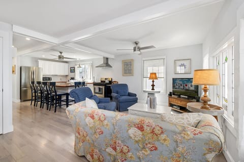 Island Sunset has been completely remodeled in 2021.