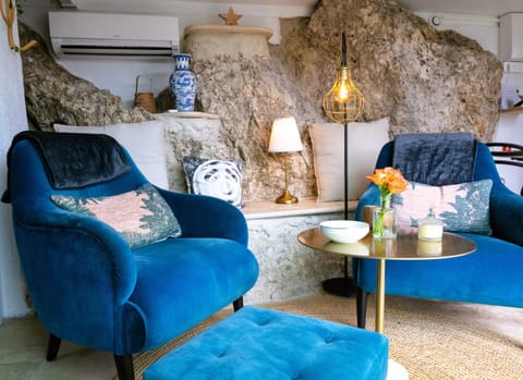 Living room in the rock - Cottage Fleur d'Oranger