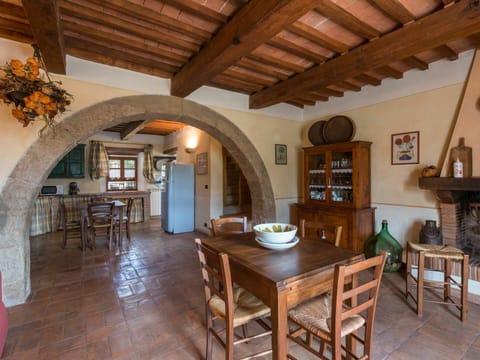 Table, Furniture, Property, Wood, Chair, Interior Design, Floor, Wood Stain, Beam, Flooring